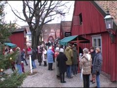 Mycket folk på julmarknaden